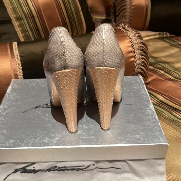 DESIGNER BRIAN ATWOOD GORGEOUS - Picture 2 of 2